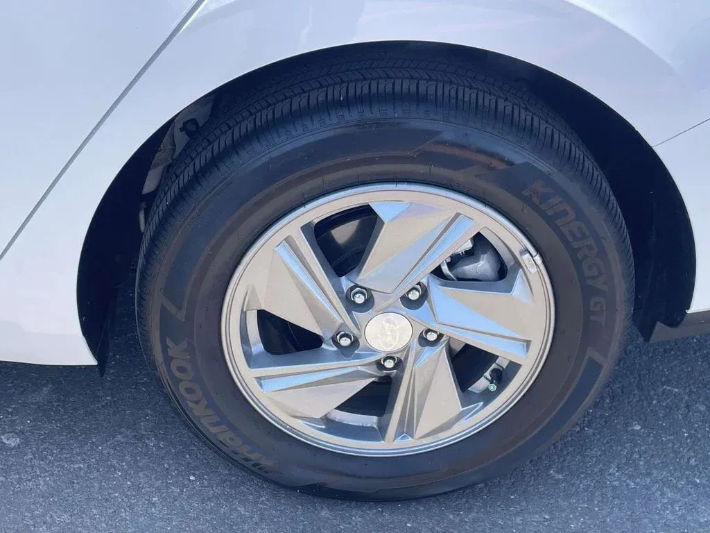 2026 Hyundai Elantra SE thumbnail 26