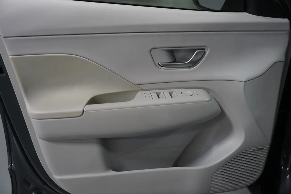 2026 Hyundai Kona Limited thumbnail 32