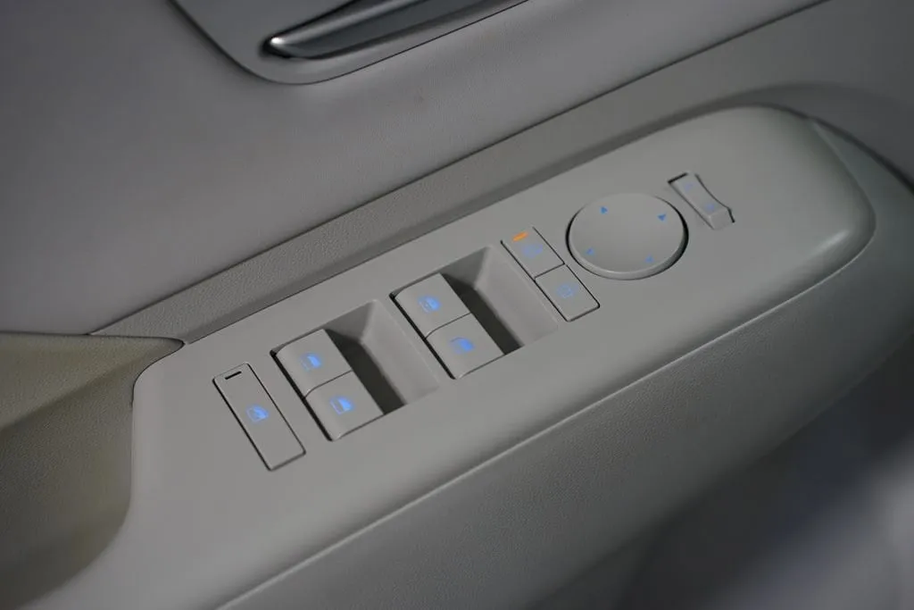2026 Hyundai Kona Limited thumbnail 33