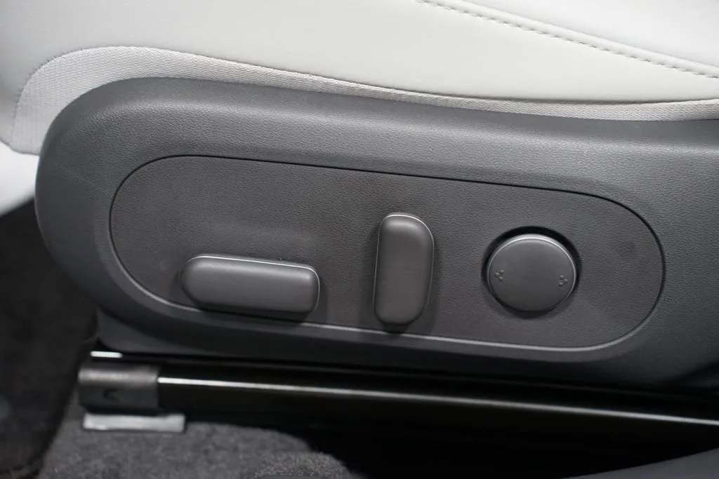2026 Hyundai Kona Limited thumbnail 36