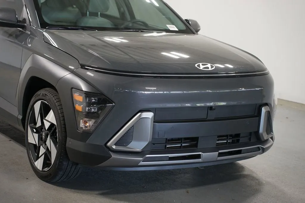 2026 Hyundai Kona Limited thumbnail 4