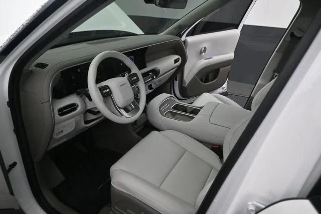 2026 Hyundai Palisade Limited thumbnail 4