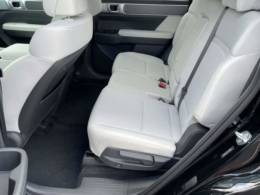 2026 Hyundai Santa Fe SE thumbnail 10