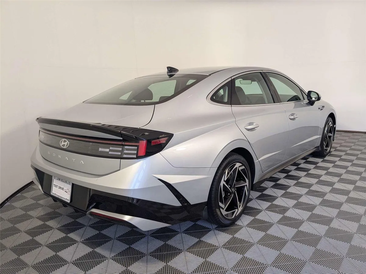 2026 Hyundai Sonata SEL Sport thumbnail 5