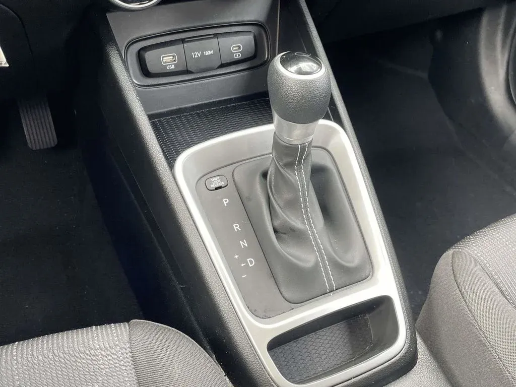 2026 Hyundai Venue SE thumbnail 18
