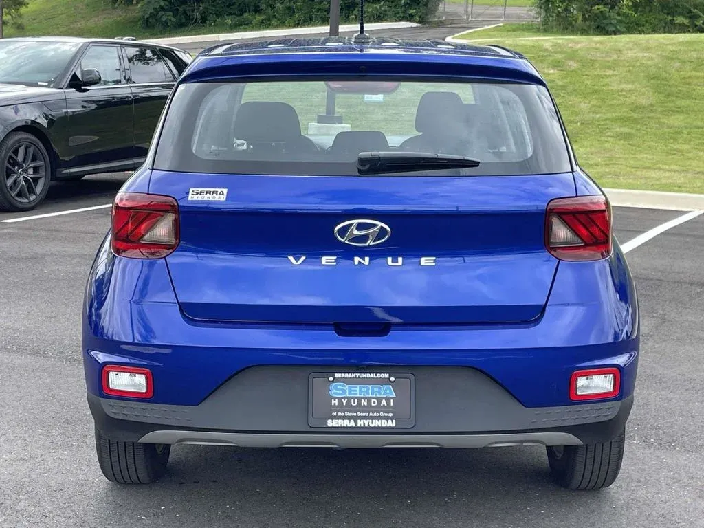 2026 Hyundai Venue SE thumbnail 4