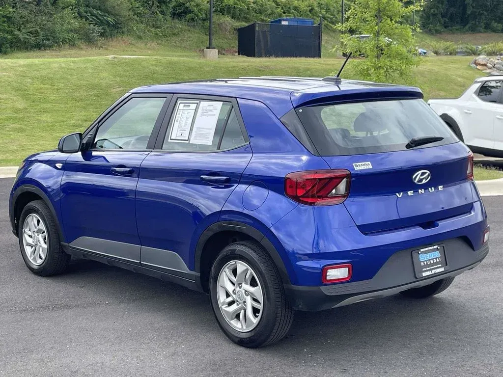 2026 Hyundai Venue SE thumbnail 5