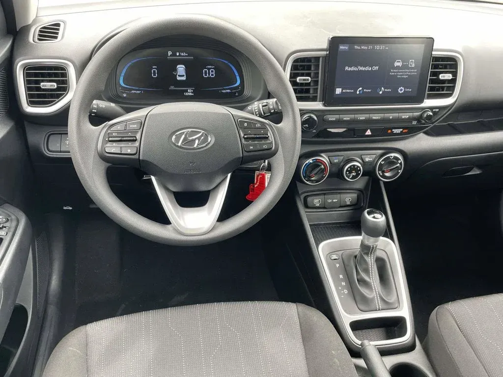 2026 Hyundai Venue SE thumbnail 9