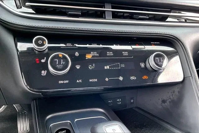 2026 INFINITI QX60 LUXE thumbnail 23