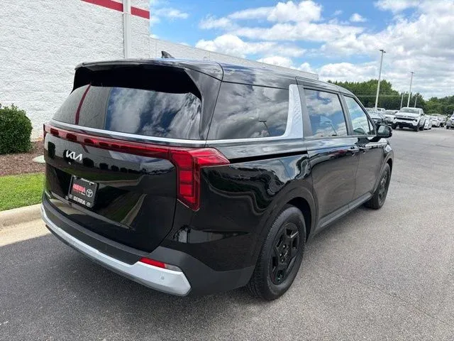 2026 Kia Carnival LXS thumbnail 9