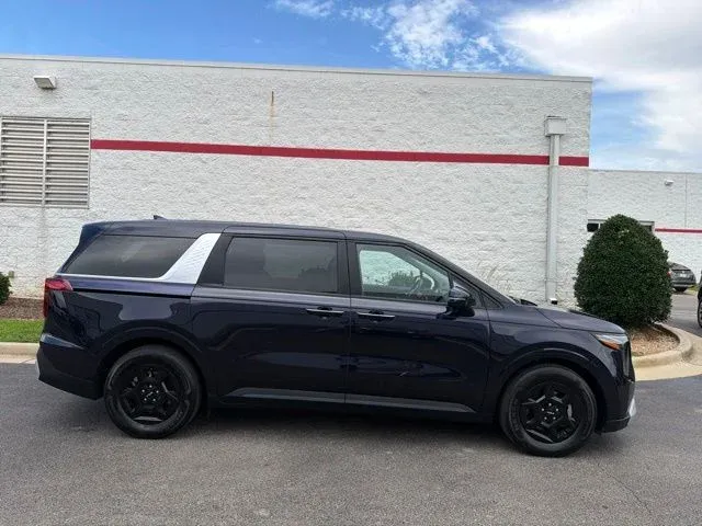 2026 Kia Carnival LXS thumbnail 10
