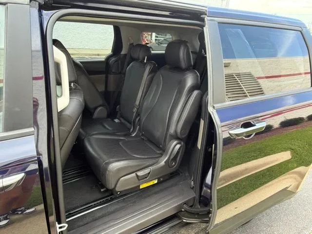 2026 Kia Carnival LXS thumbnail 16