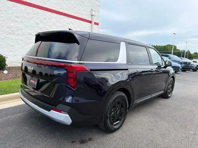 2026 Kia Carnival LXS thumbnail 9