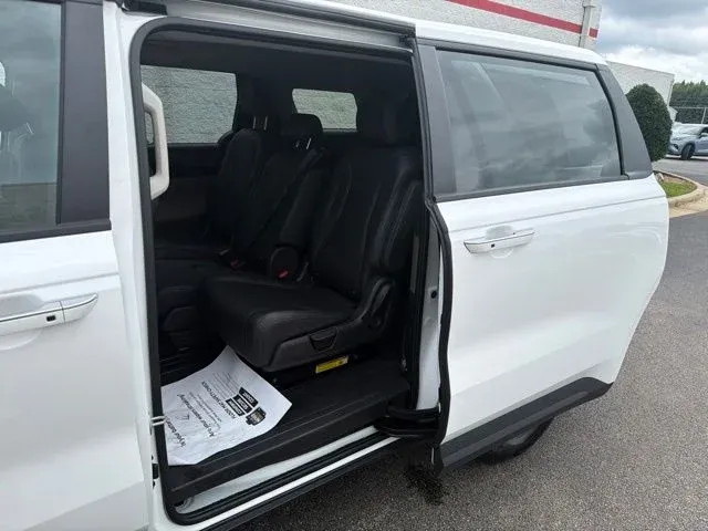 2026 Kia Carnival LXS thumbnail 17