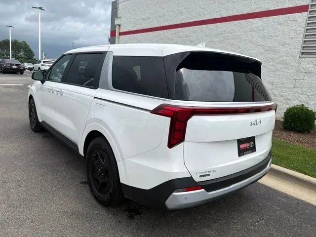 2026 Kia Carnival LXS thumbnail 7