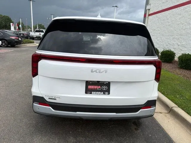 2026 Kia Carnival LXS thumbnail 8