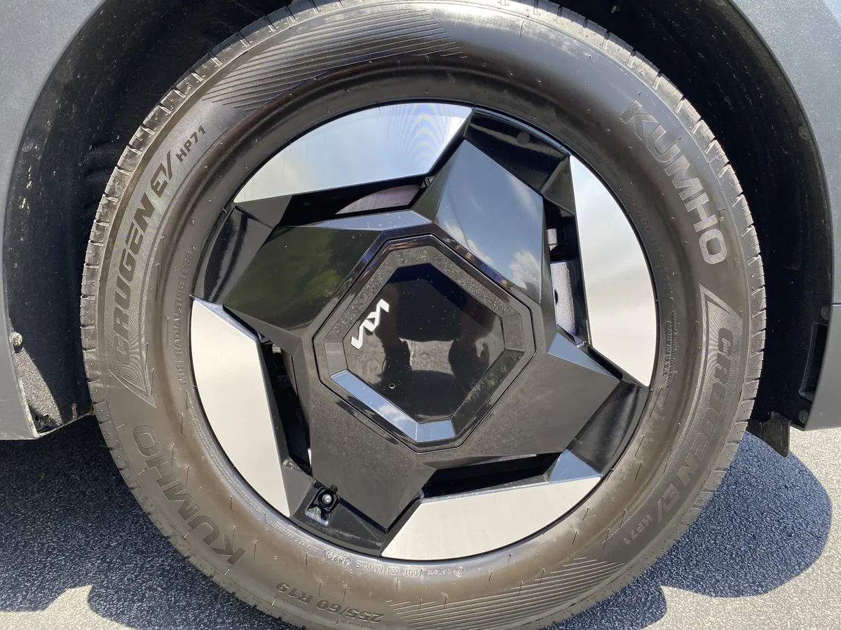 2026 Kia EV9 Light Long Range thumbnail 12