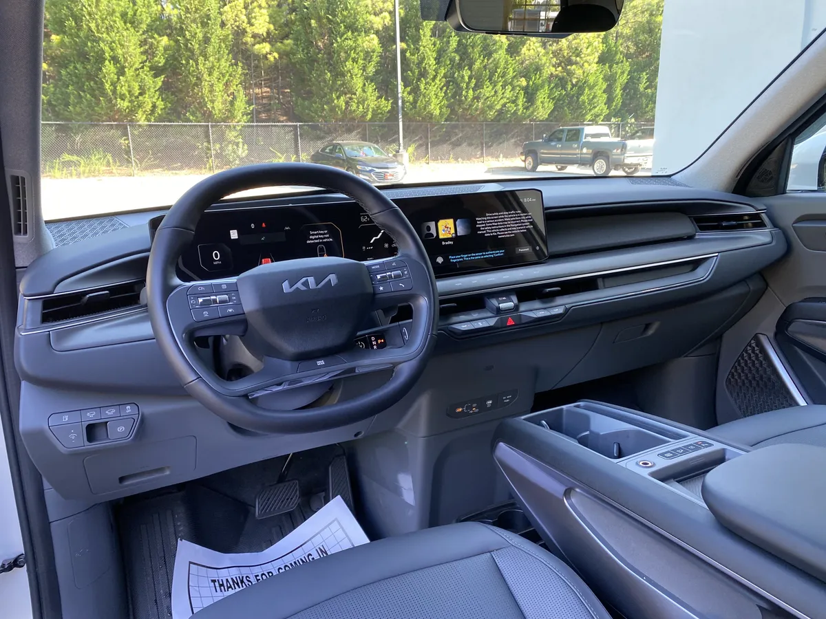 2026 Kia EV9 Light Long Range thumbnail 32