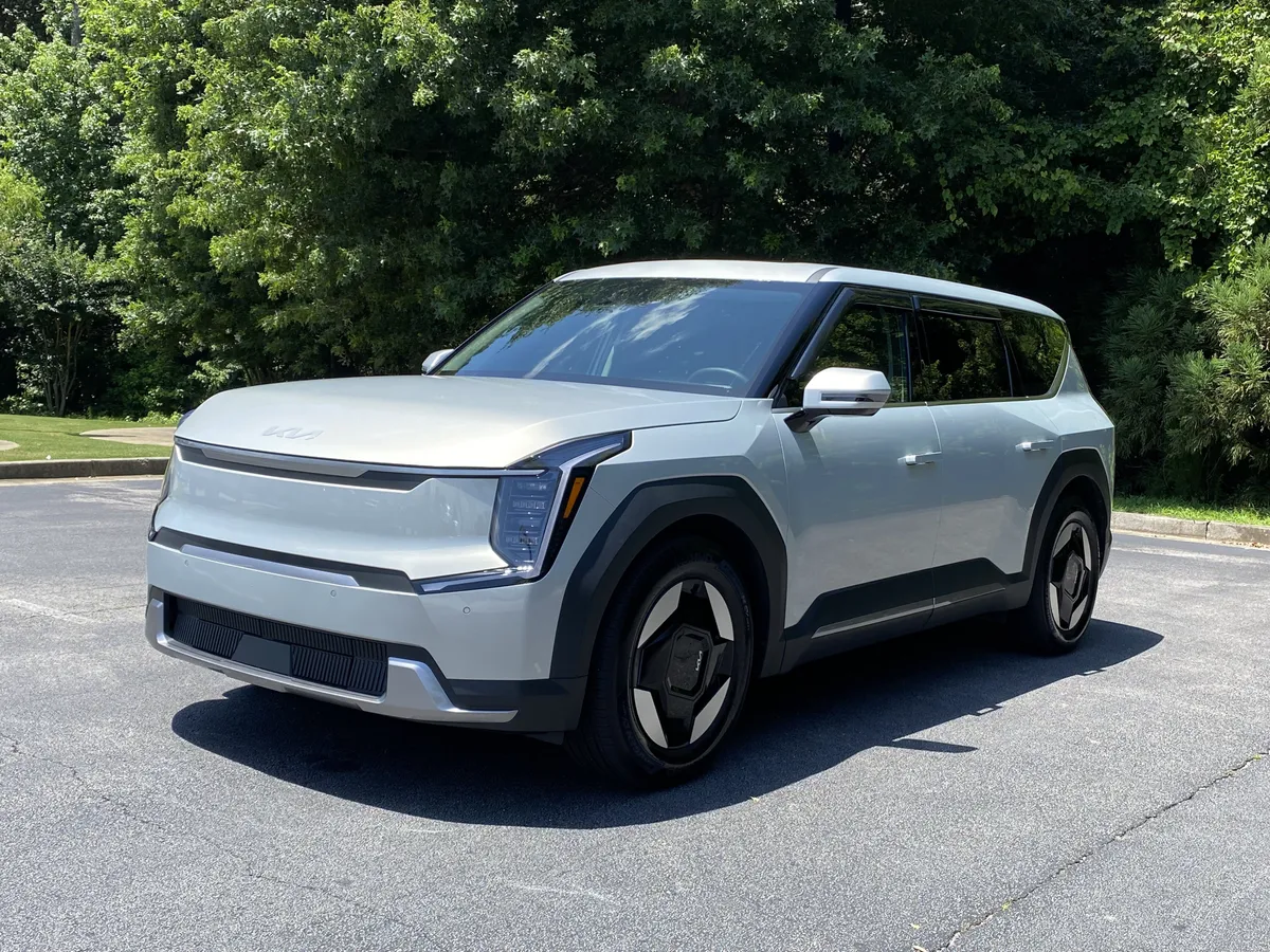 2026 Kia EV9 Light Long Range thumbnail 4