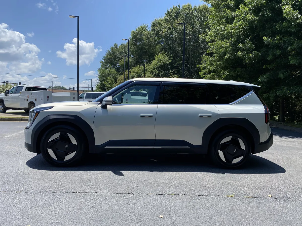 2026 Kia EV9 Light Long Range thumbnail 5