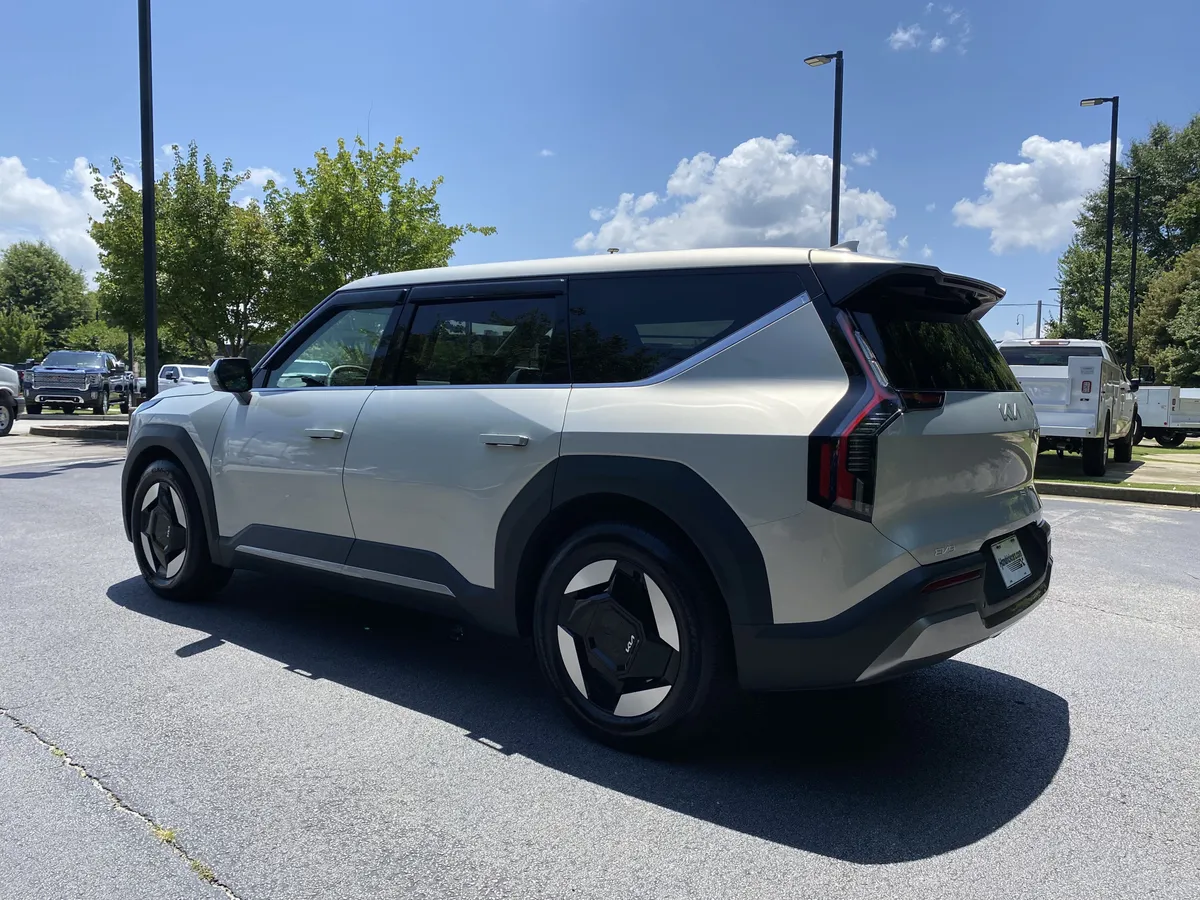 2026 Kia EV9 Light Long Range thumbnail 6