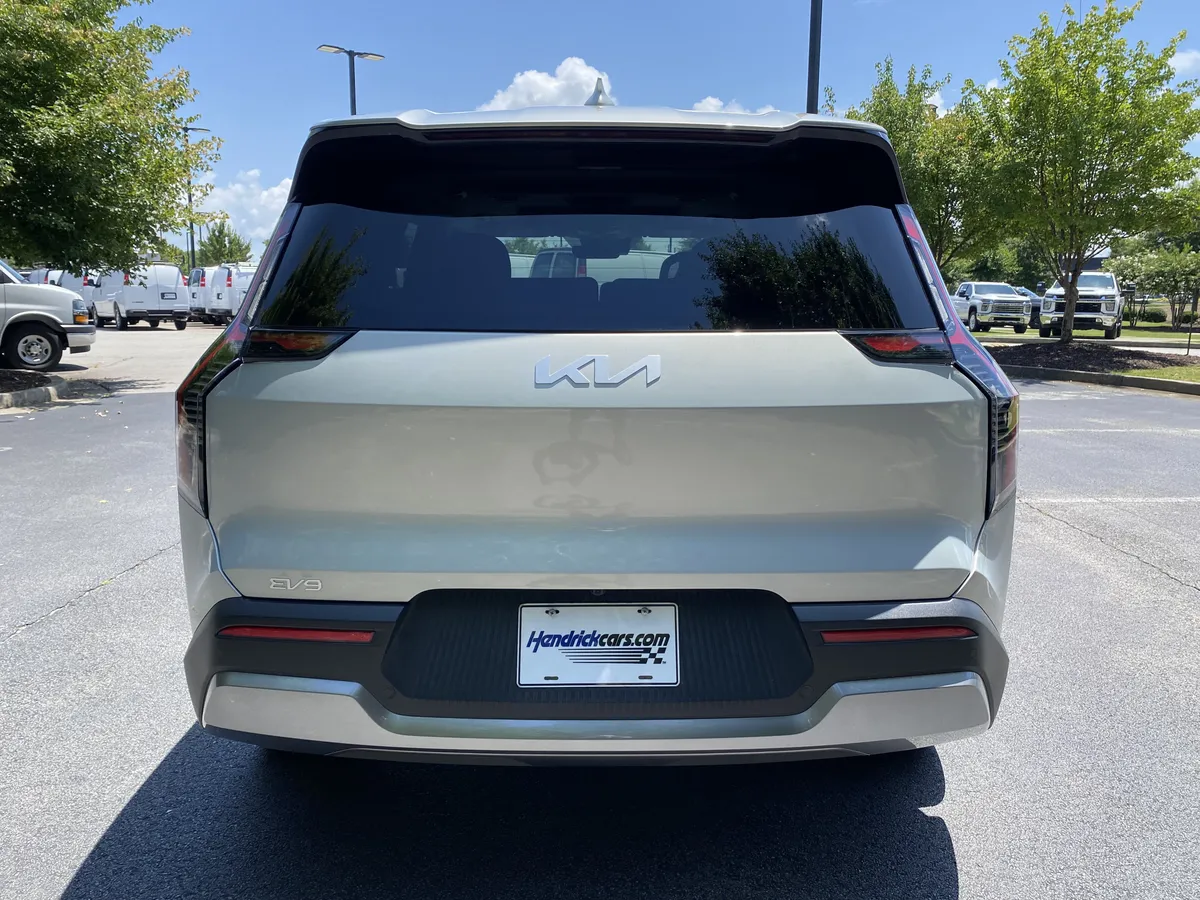 2026 Kia EV9 Light Long Range thumbnail 7