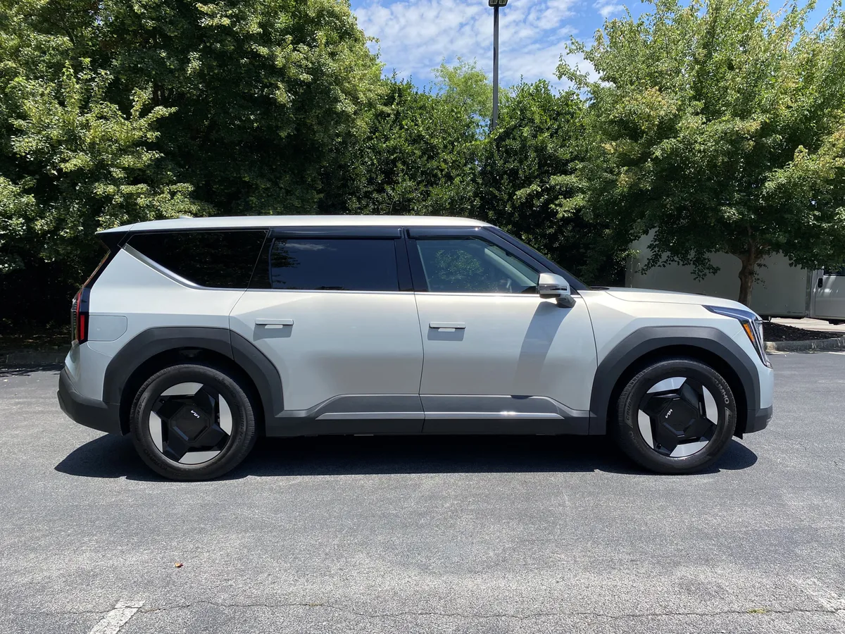 2026 Kia EV9 Light Long Range thumbnail 9