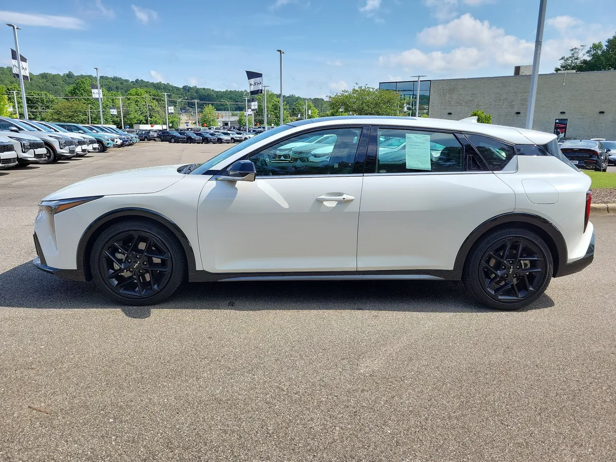 2026 Kia K4 Hatchback GT-Line Turbo thumbnail 2