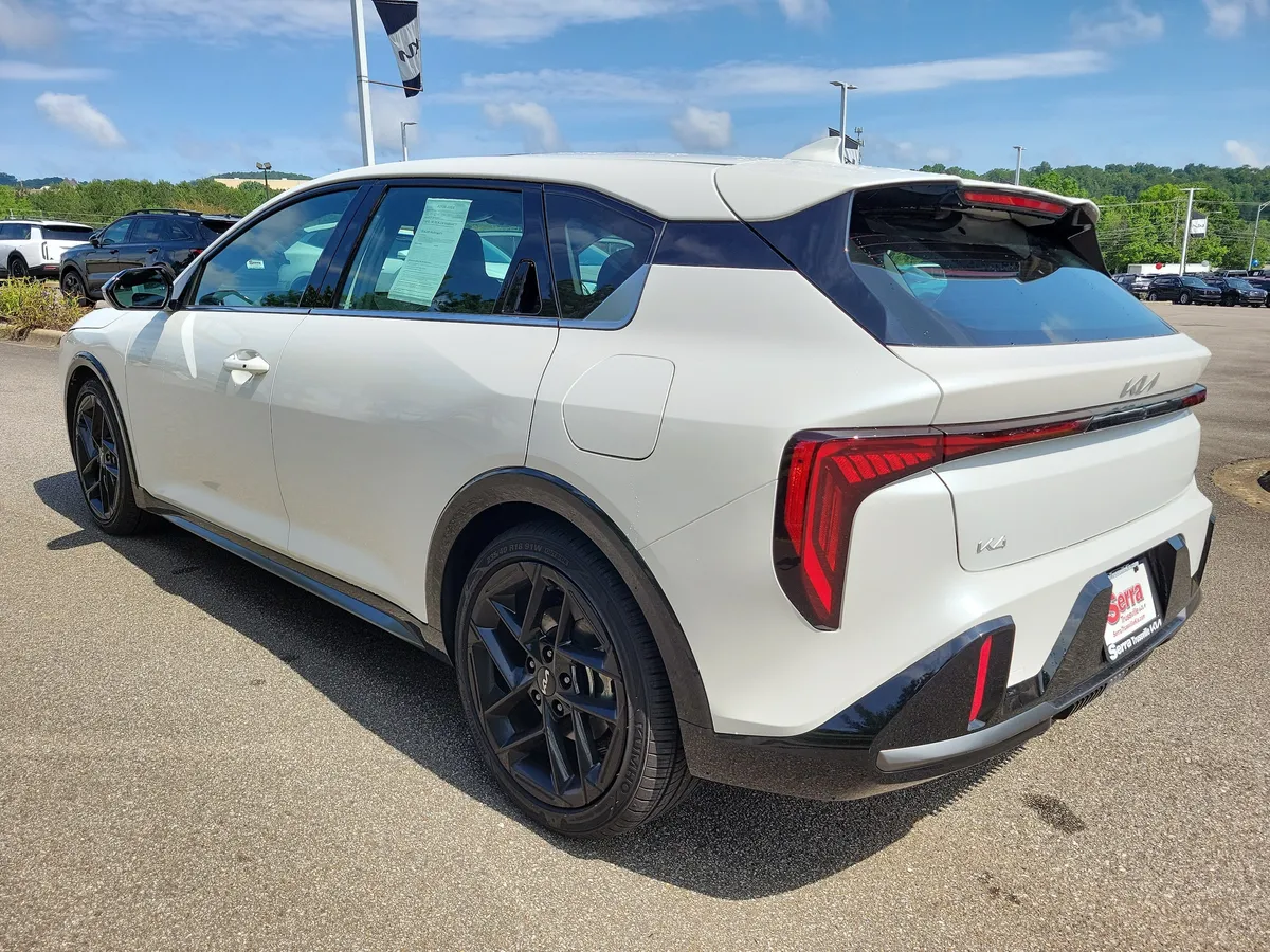 2026 Kia K4 Hatchback GT-Line Turbo thumbnail 3