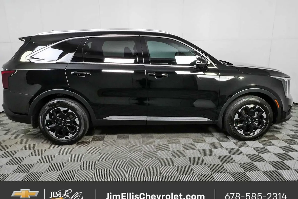 2026 Kia Sorento S thumbnail 2