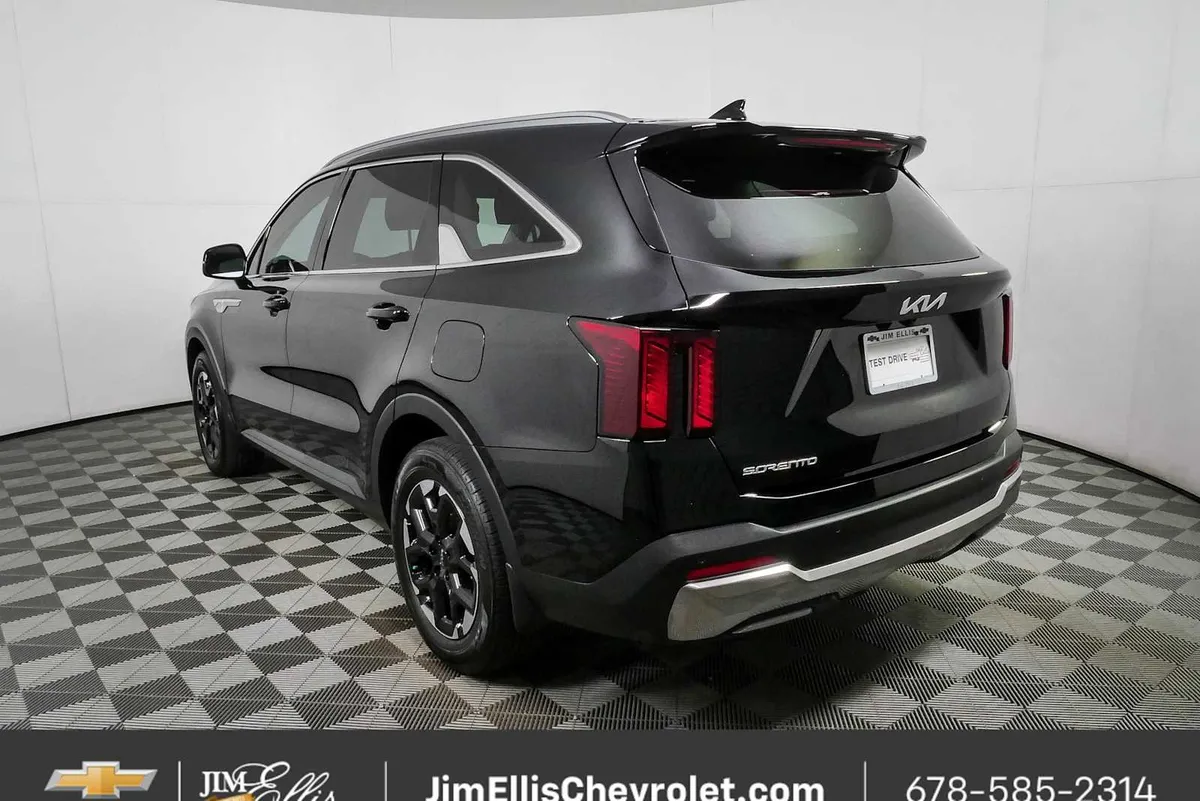 2026 Kia Sorento S thumbnail 26