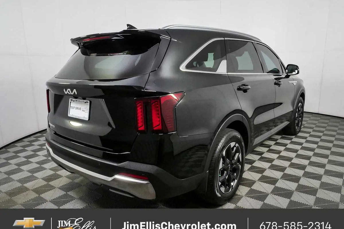2026 Kia Sorento S thumbnail 3