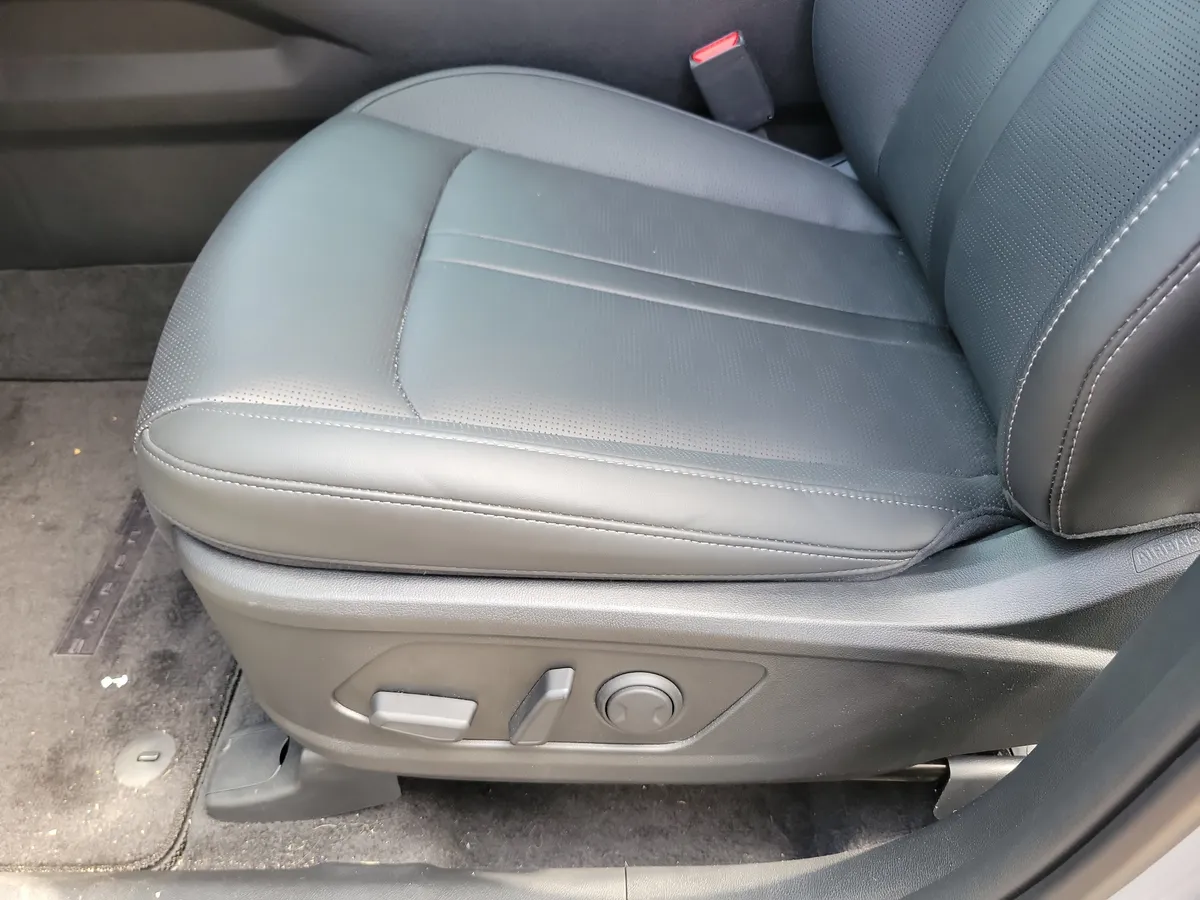 2026 Kia Sorento S thumbnail 12