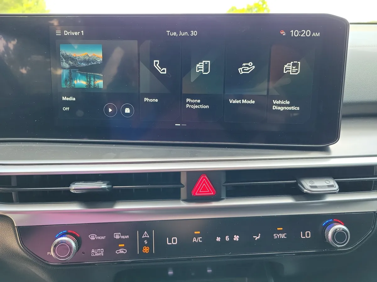 2026 Kia Sorento S thumbnail 16