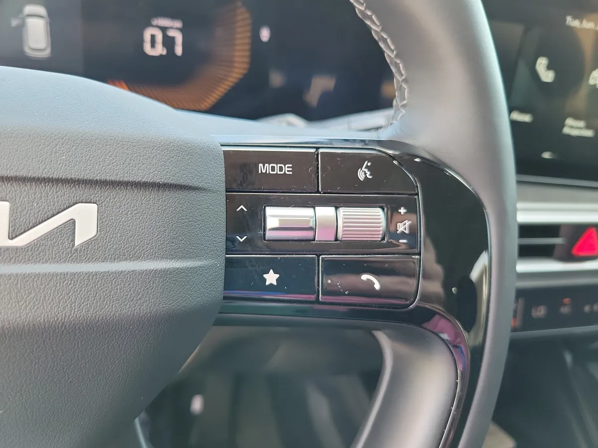 2026 Kia Sorento S thumbnail 23