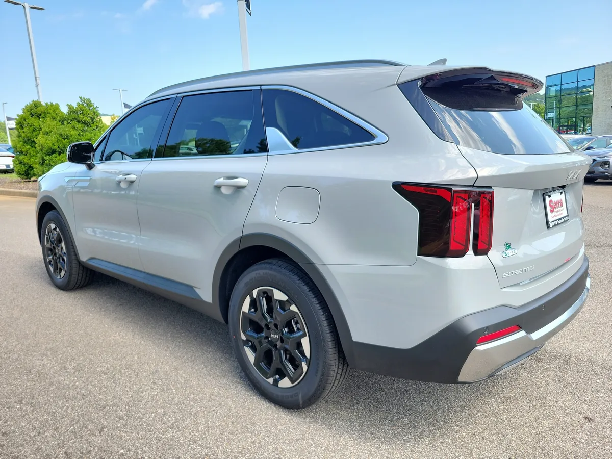 2026 Kia Sorento S thumbnail 3