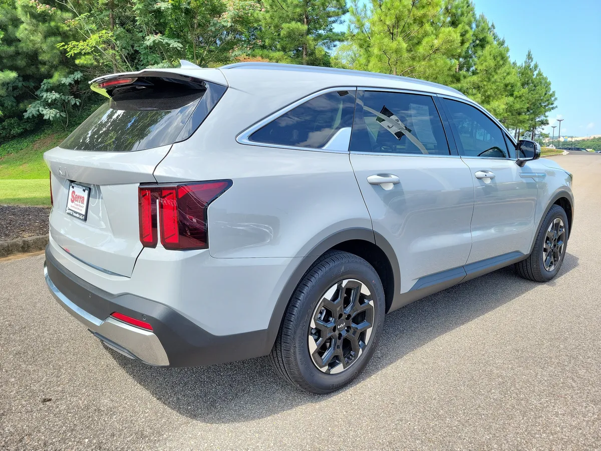 2026 Kia Sorento S thumbnail 5