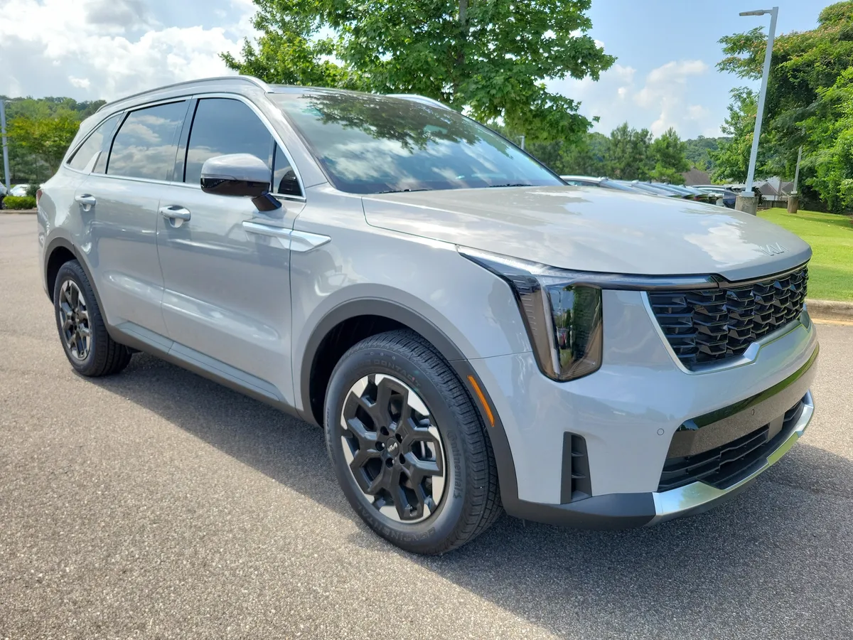 2026 Kia Sorento S thumbnail 7