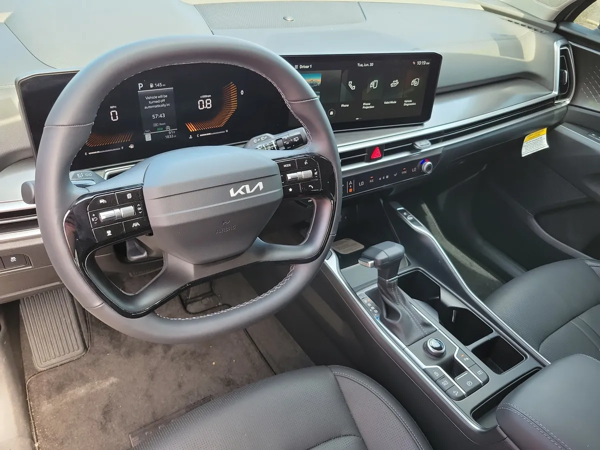 2026 Kia Sorento S thumbnail 9