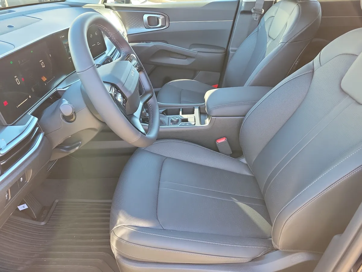 2026 Kia Sorento S thumbnail 10