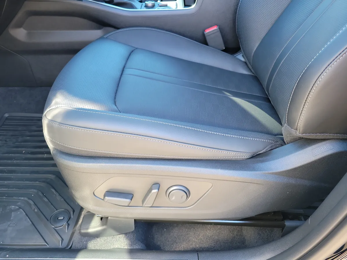 2026 Kia Sorento S thumbnail 12