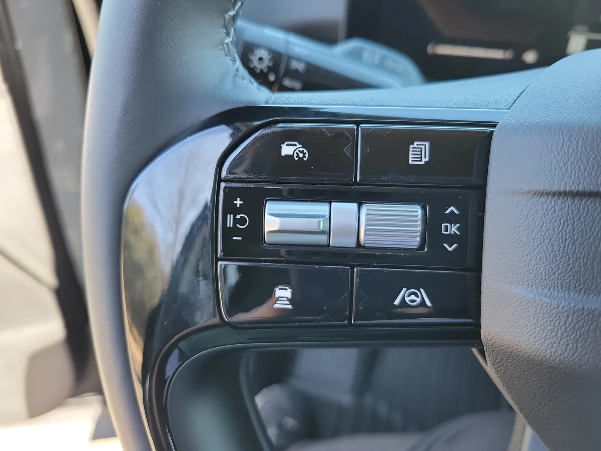 2026 Kia Sorento S thumbnail 22