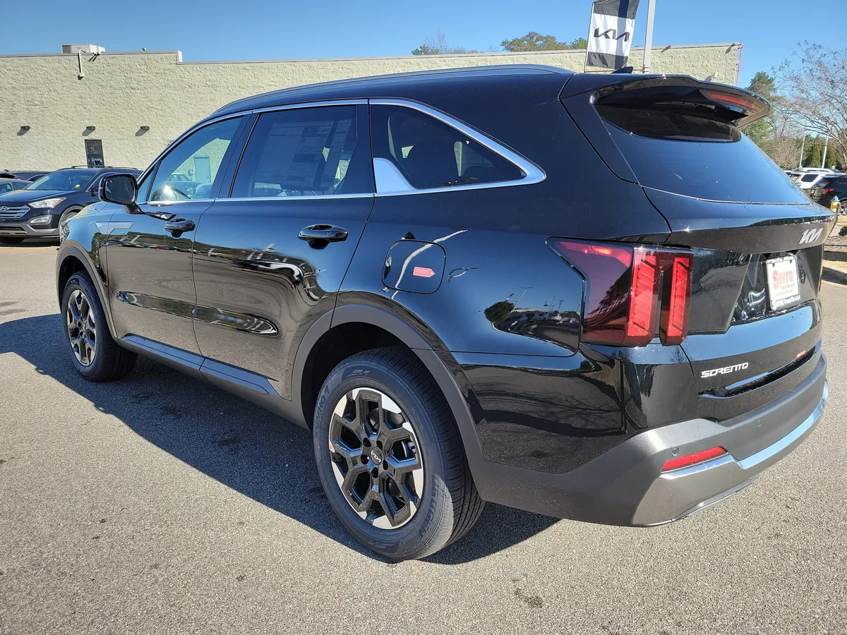2026 Kia Sorento S thumbnail 3