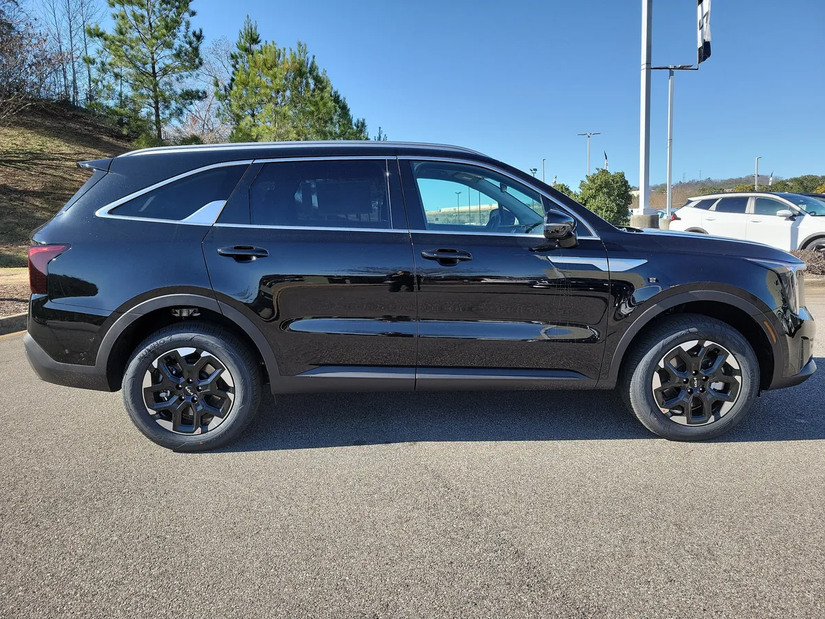 2026 Kia Sorento S thumbnail 6