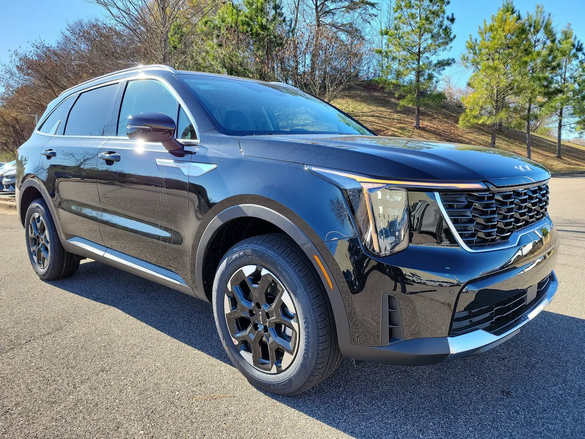 2026 Kia Sorento S thumbnail 7