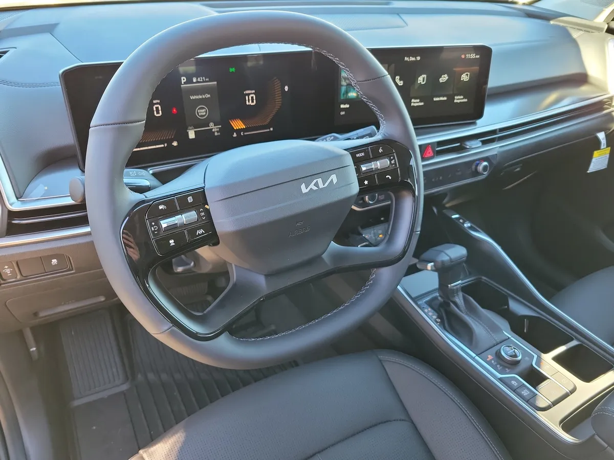 2026 Kia Sorento S thumbnail 9