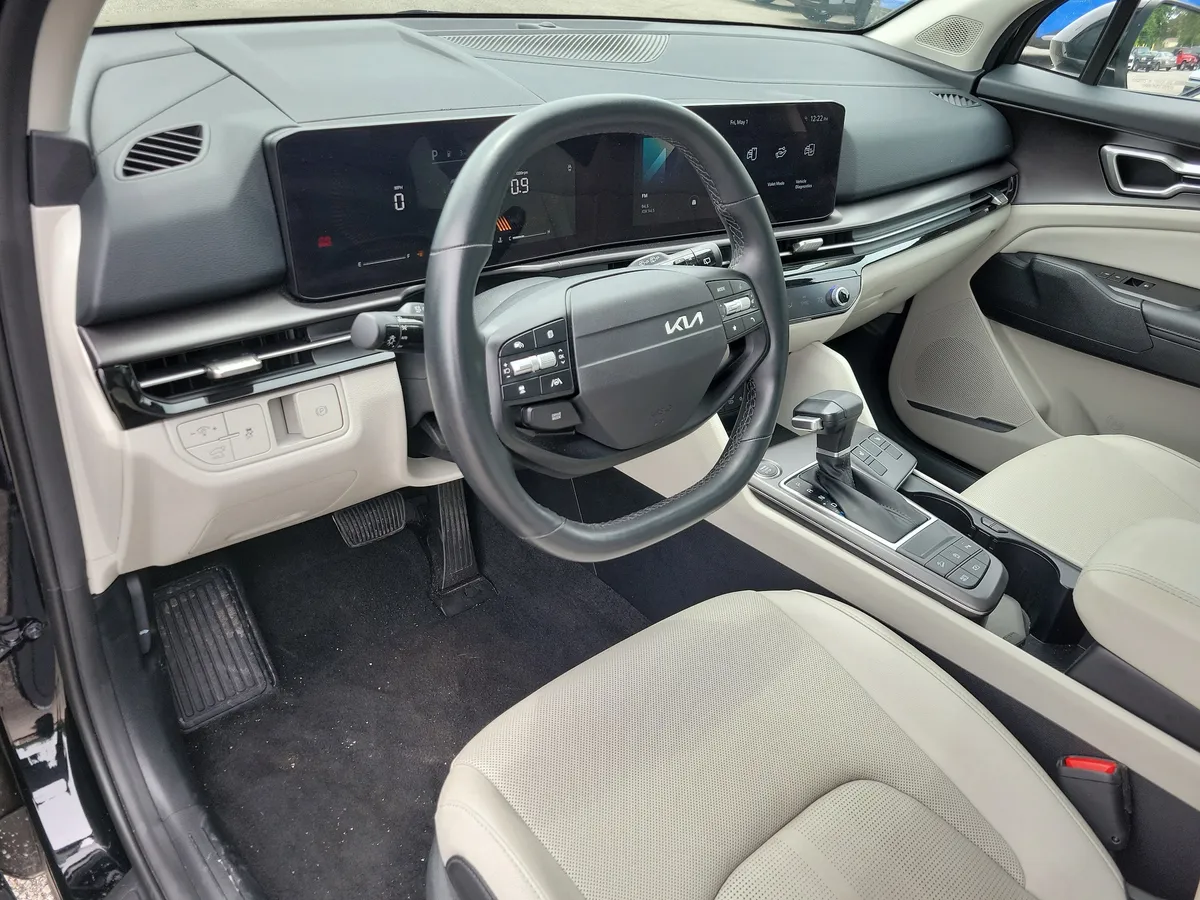 2026 Kia Sportage EX thumbnail 3