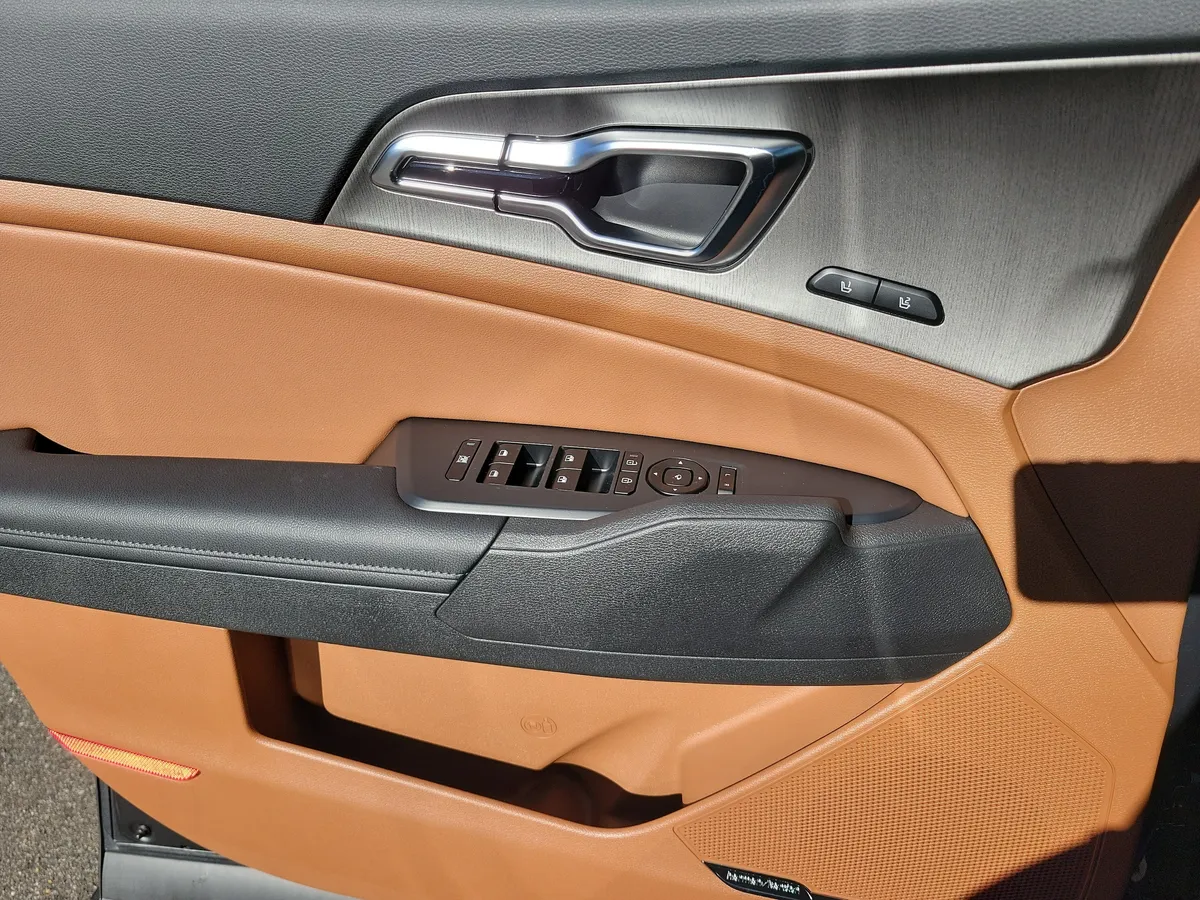2026 Kia Sportage Plug-In Hybrid X-Line Prestige thumbnail 25
