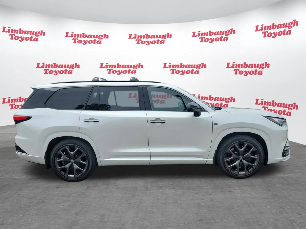 2026 Lexus TX TX 500h F SPORT Performance Premium thumbnail 2