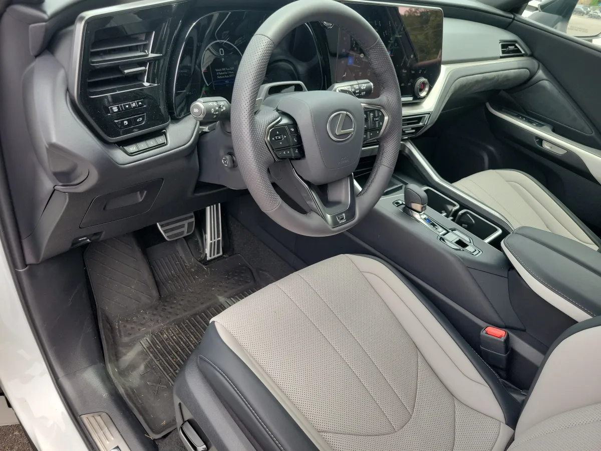 2026 Lexus TX TX 500h F SPORT Performance Premium thumbnail 4